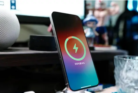 息县苹果15换屏服务分享用什么充电器给iPhone15充电更好 